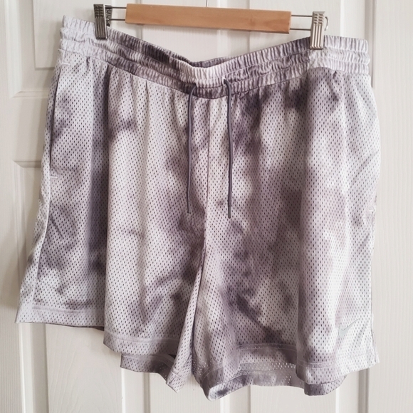 NWT Nike DH3020 084 Women's Plus Sz 1X Gray Icon Clash Mesh Shorts - Picture 1 of 7